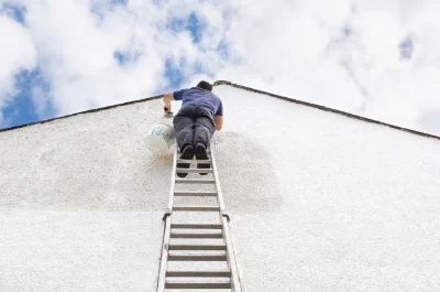 Peinture extérieure à Miré — façades et ravalement